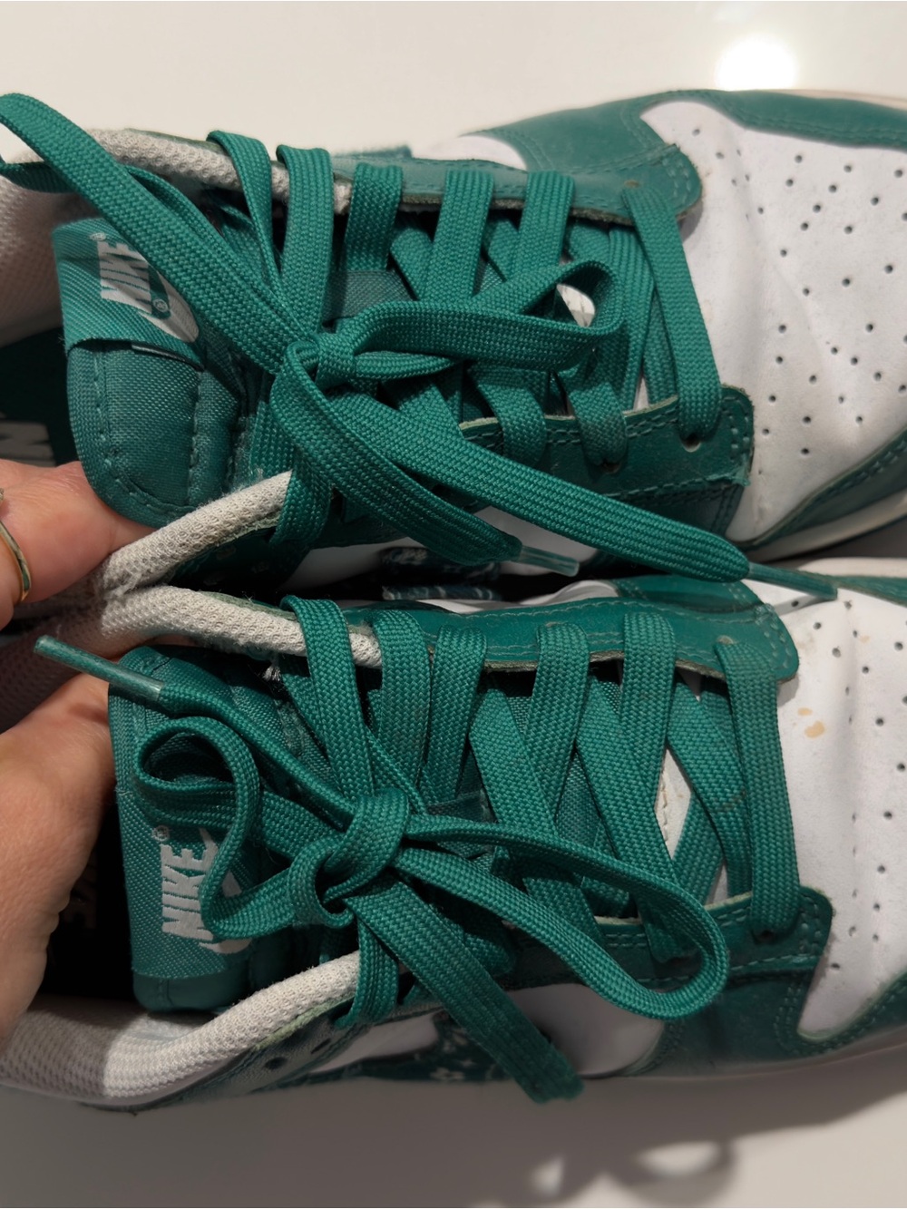 Nike Green and White Low-Top Sneakers with Patterned Swoosh - Picture 3 of 7